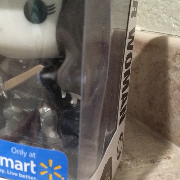 Wonder Woman Funko Pop! Figure - Picture 2 of 2